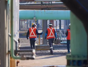 Industrial sustainability and safety – Engineers inspecting a GreenPath facility